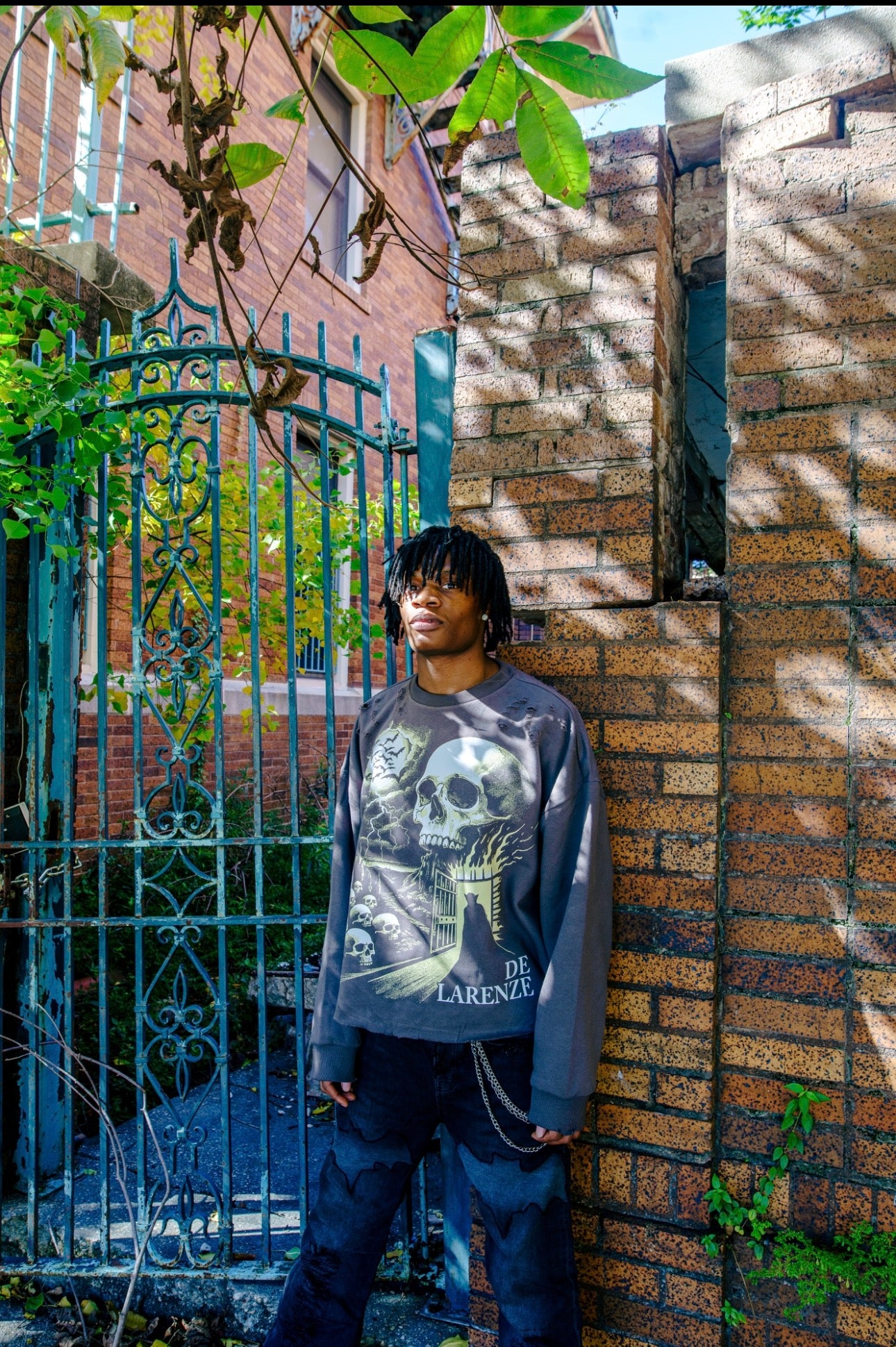 De Larenzé dungeon sweatershirt